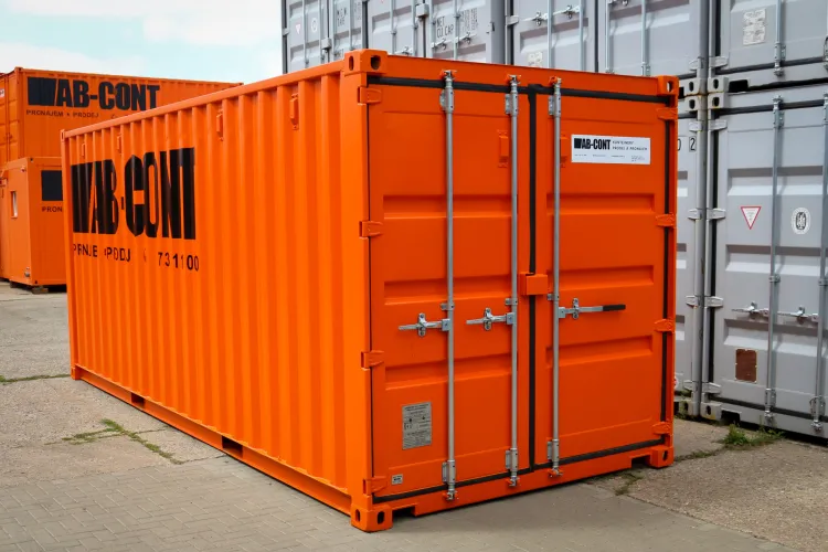 Storage containers